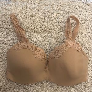 Le Mystère Bra with lace detailing